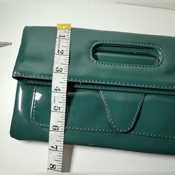 Gianni Bini Green Wristlet Clutch - Picture 6 of 6